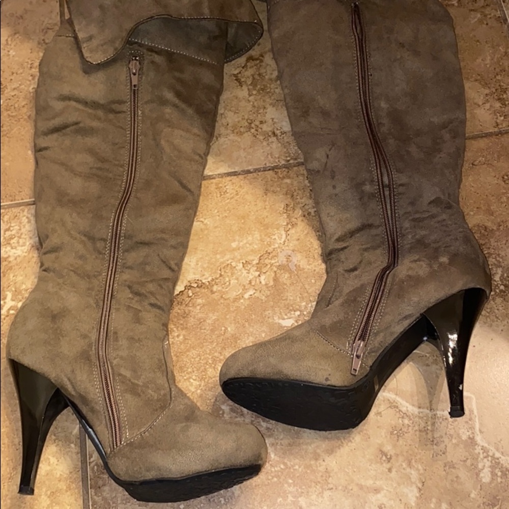 Tan/Grey, velvety High Heel Boots!